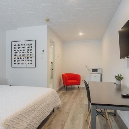 Motel Champlain บรอสซาร์ด ภายนอก รูปภาพ