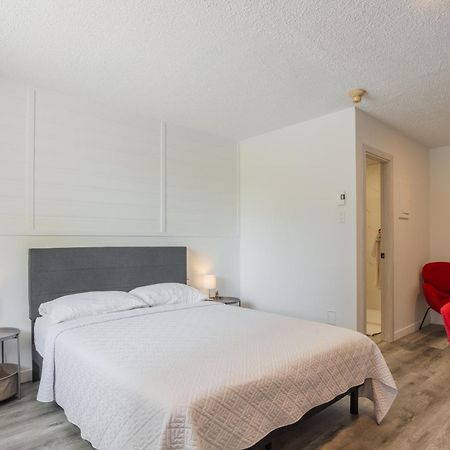 Motel Champlain บรอสซาร์ด ภายนอก รูปภาพ