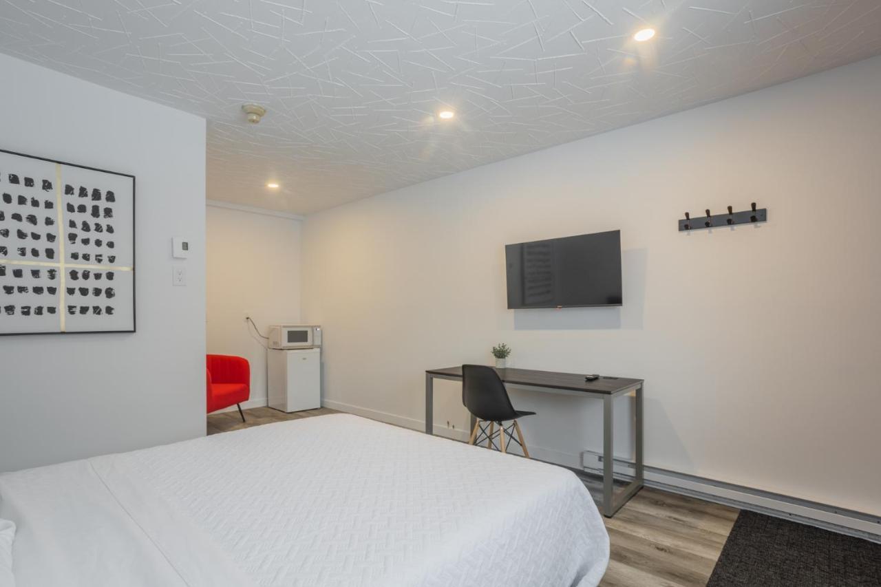 Motel Champlain บรอสซาร์ด ภายนอก รูปภาพ