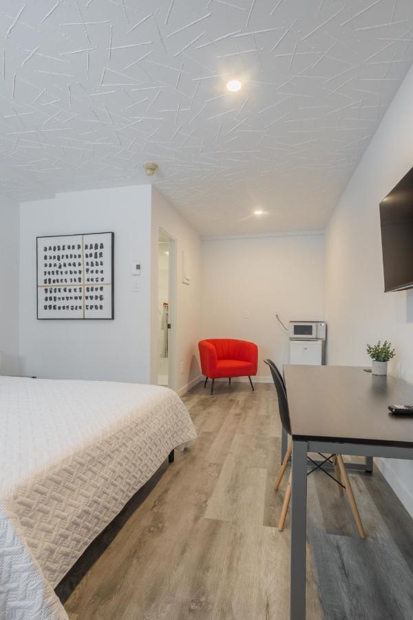 Motel Champlain บรอสซาร์ด ภายนอก รูปภาพ