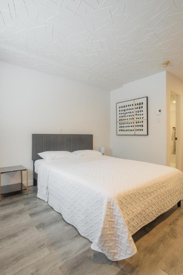 Motel Champlain บรอสซาร์ด ภายนอก รูปภาพ