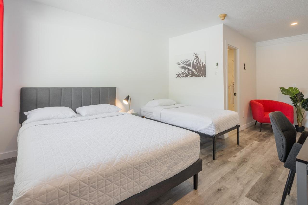 Motel Champlain บรอสซาร์ด ภายนอก รูปภาพ