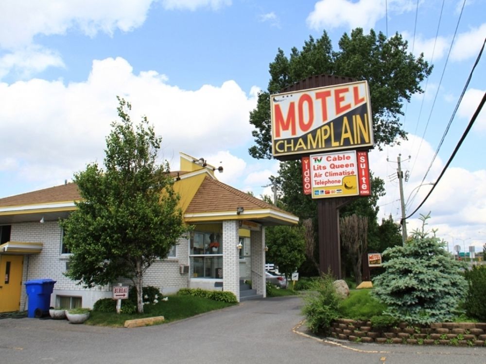 Motel Champlain บรอสซาร์ด ภายนอก รูปภาพ