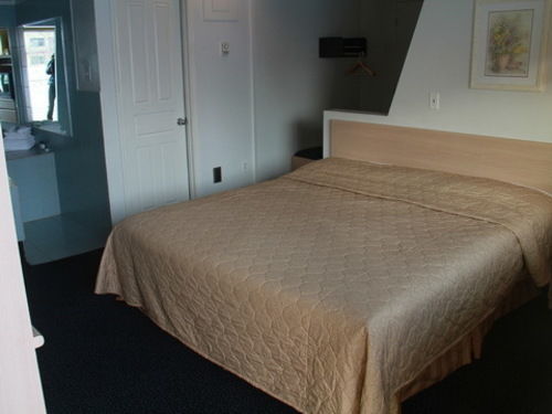 Motel Champlain บรอสซาร์ด ภายนอก รูปภาพ